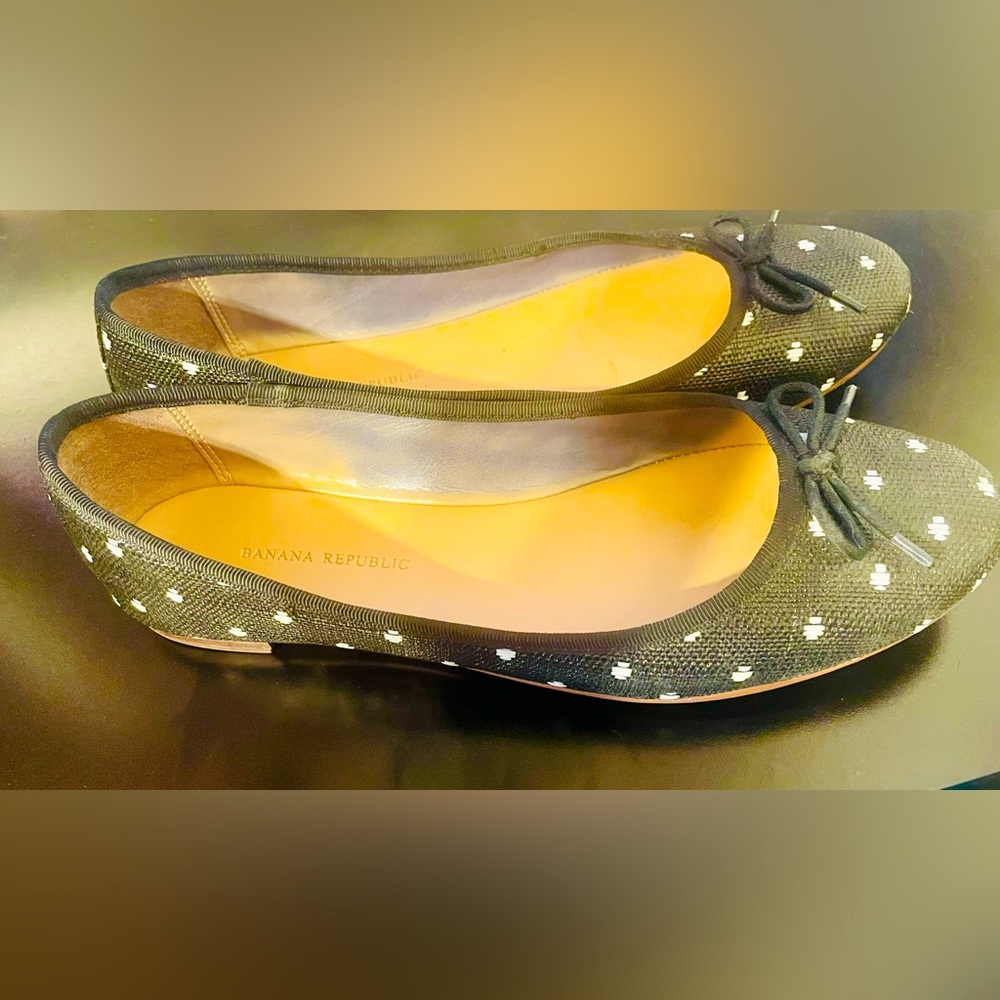 Banana Republic Black and White Polka Dot Ballet Flats, Size 6.5 - Picture 10 of 16